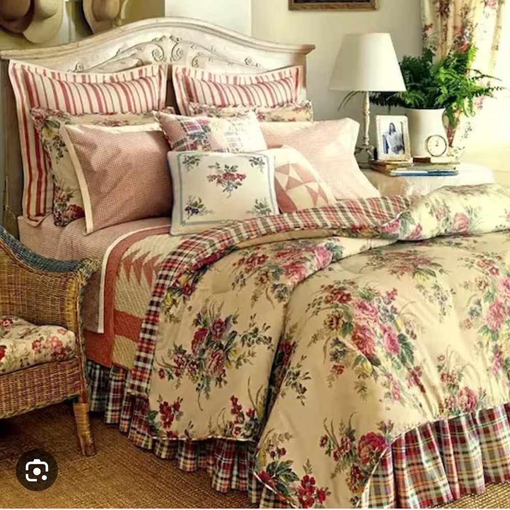 Chaps Ralph Lauren Queen Reversible Comforter Set Wainscott Floral/Plaid